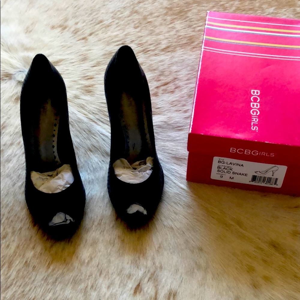 BCBG Lavina Black Snake embossed pumps size 9